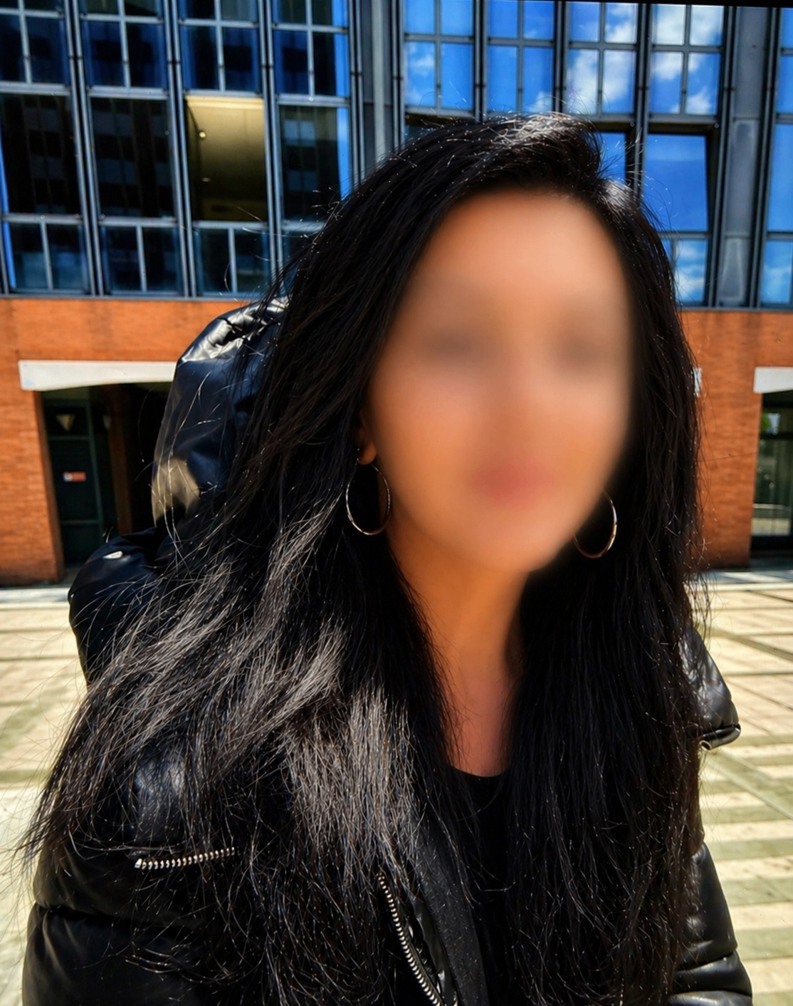 Luisa — capelli scuri